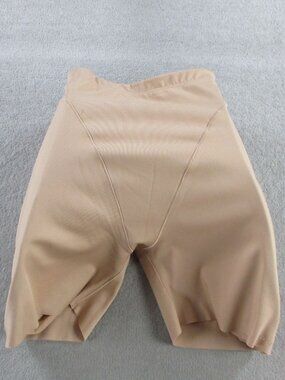 SKIMS Hip and Butt Enhancing Mid Thigh Shorts Womens Medium Clay Padded Shaping